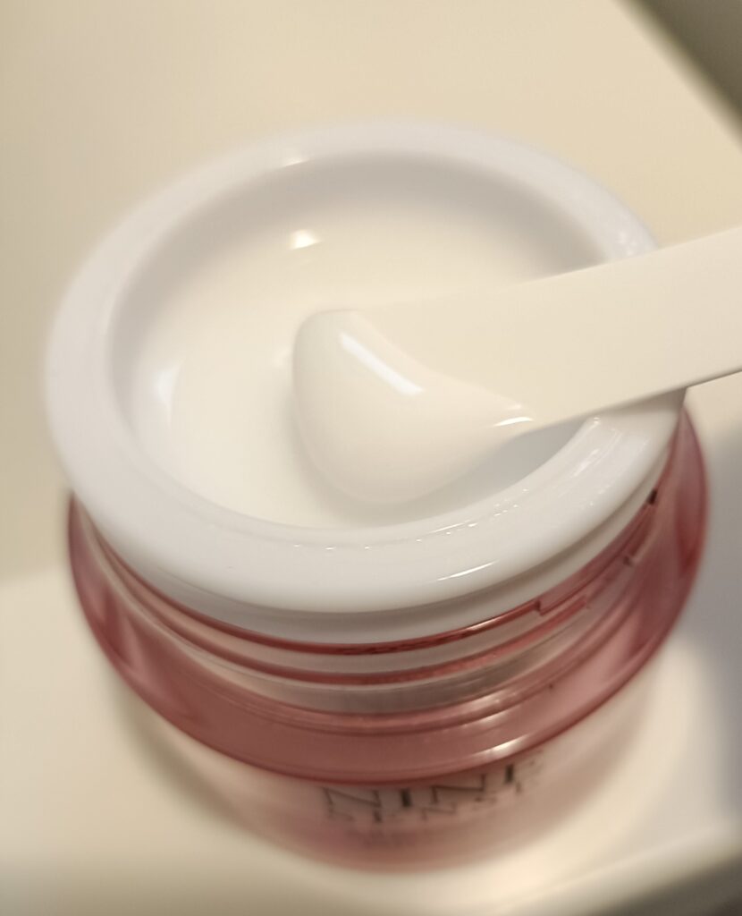 ナインセンスオールインワンジェルのジェル状のテクスチャー