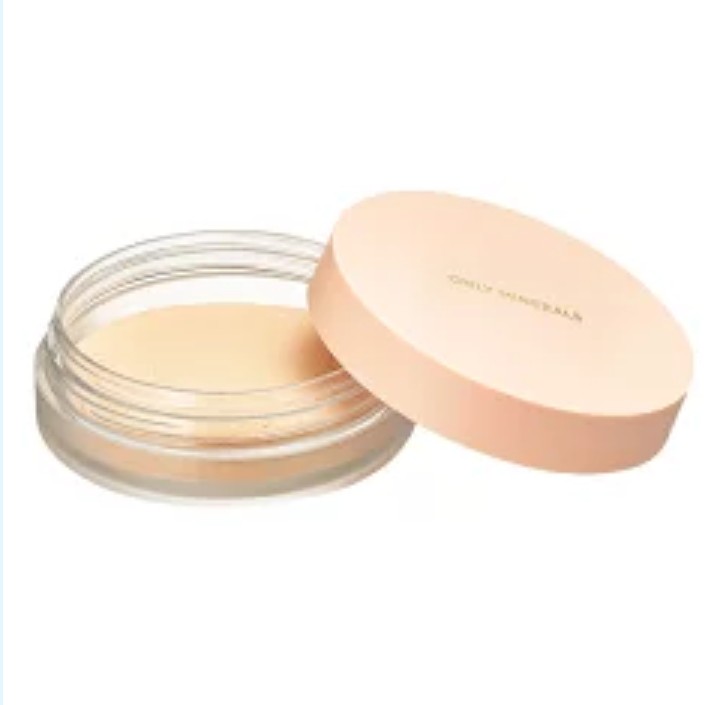 大人肌にも優しいオンリーミネラルファンデーションのケースとパウダー